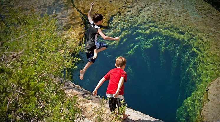 the-two-boys-did-not-hesitate-to-jump-out-of-this-bottomless-big-black-hole-01