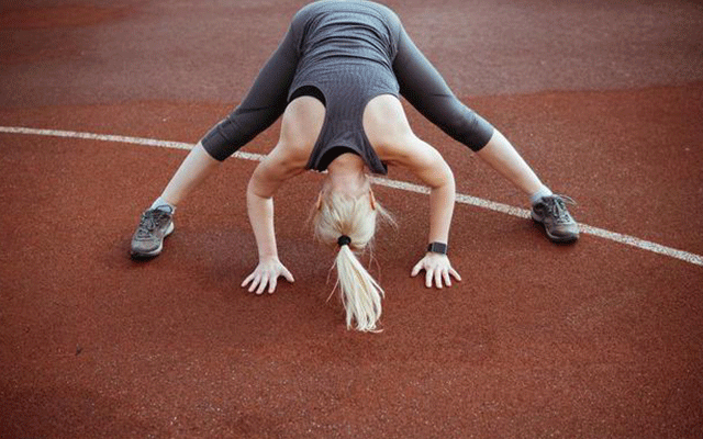 Stretching-before-going-to-bed-02